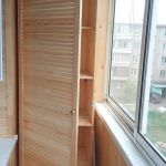 Красивый балкон. Отделка деревянной вагонкой  в Красноярске