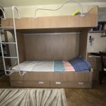 Продается Двухъярусная кровать из дерева в хорошем состоянии
